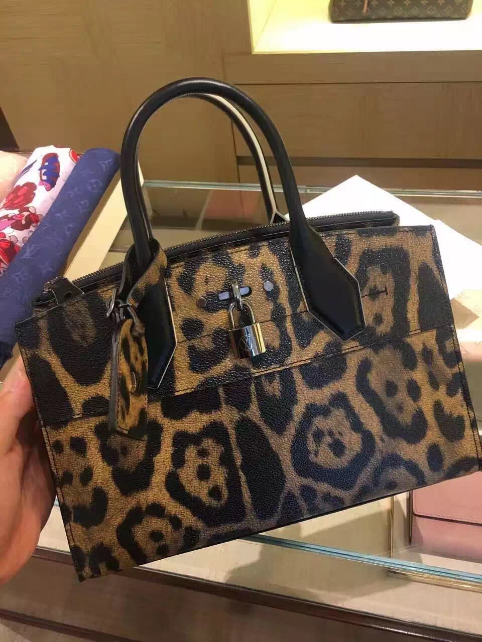 Louis Vuitton Wild Animal City Steamer EW Bag M43091